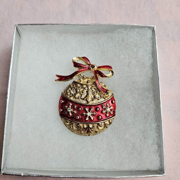 Christmas Red & Gold Brooch or Scarf Pin - Picture 6 of 6
